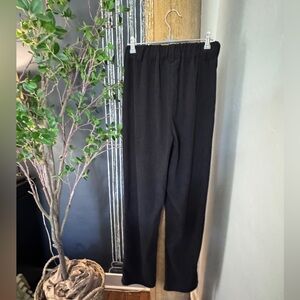 NWOT Women’s lightweight pleated Pants